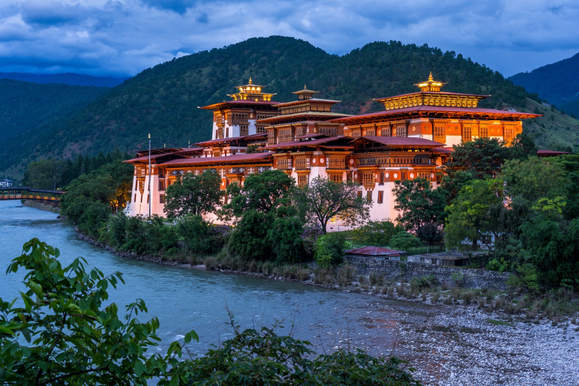 Punakha Dzong at the confluence of the Pho Chhu and Mo Chhu rivers