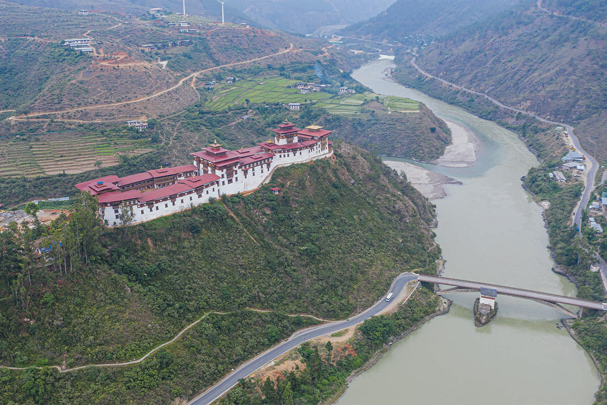 The Art of Dzong Architecture: A Visual Guide to Bhutan's Majestic Fortress-Monasteries
